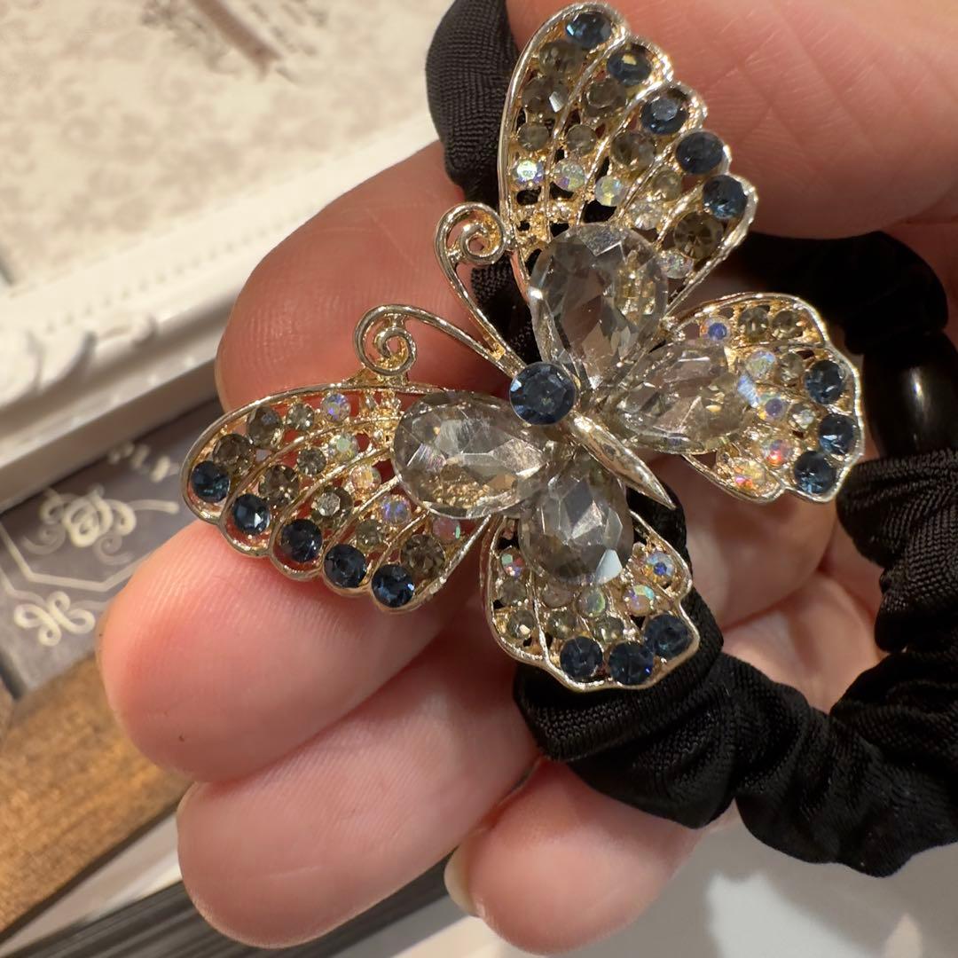 一点物★⭐︎ヘアゴム490キラキラストーンと合金透かし蝶々ビジューヘアゴム高級立体