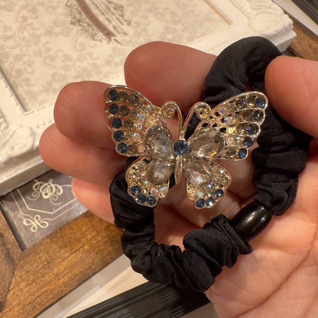 一点物★⭐︎ヘアゴム490キラキラストーンと合金透かし蝶々ビジューヘアゴム高級立体
