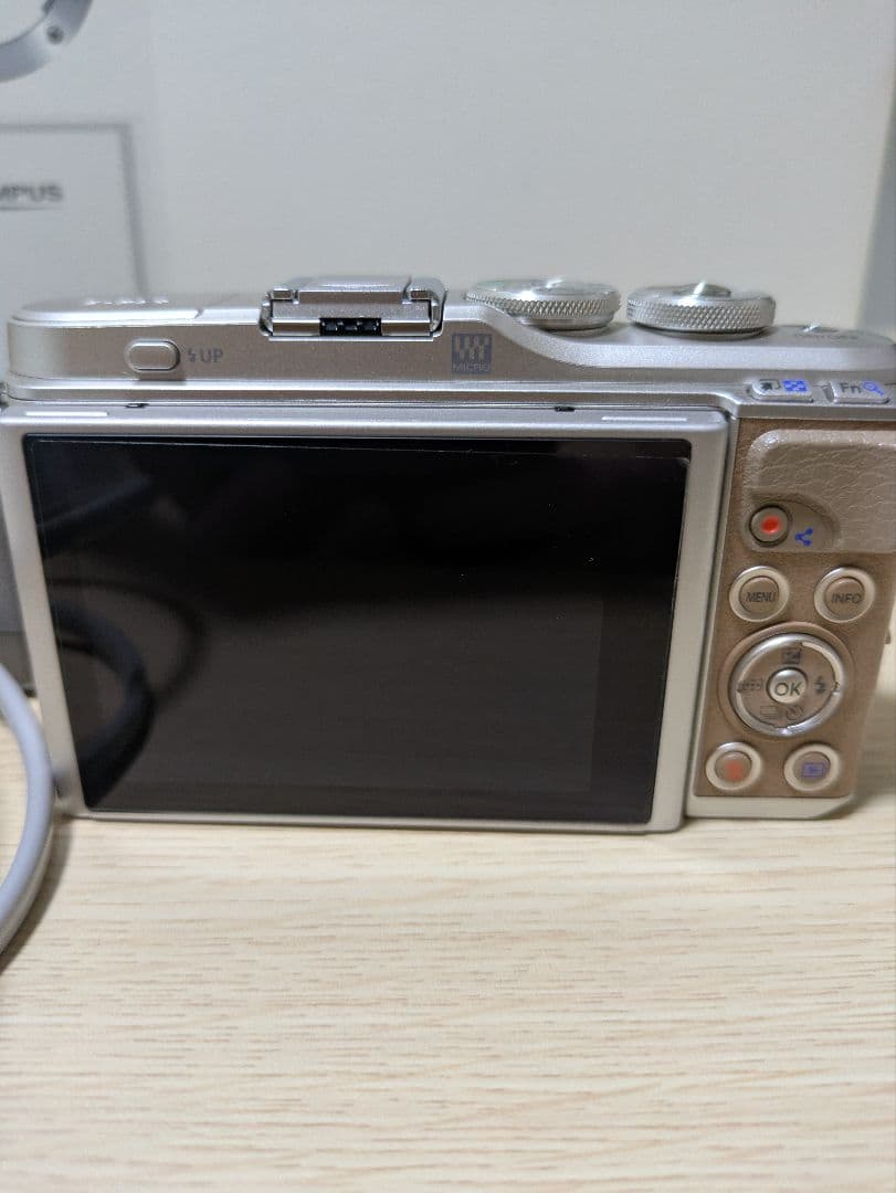 OLYMPUS PEN E-PL9 ブラウン
