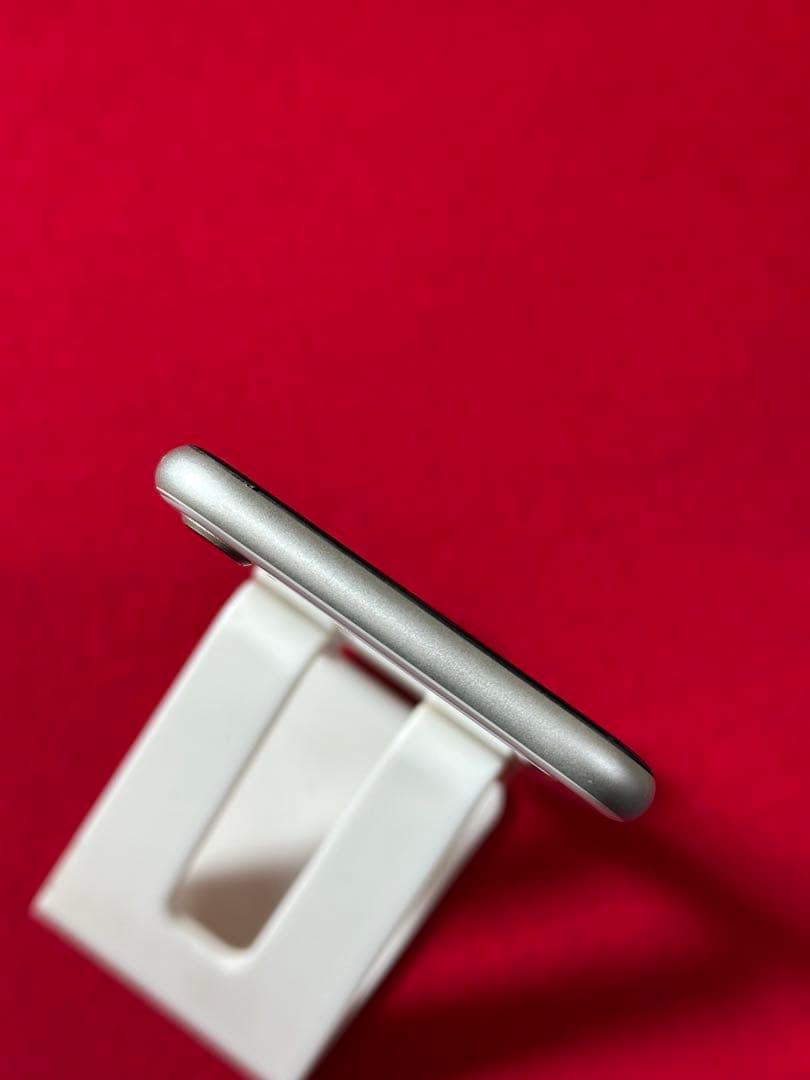 【6653】iPhone SE3第3世代スターライト 64GB simフリー