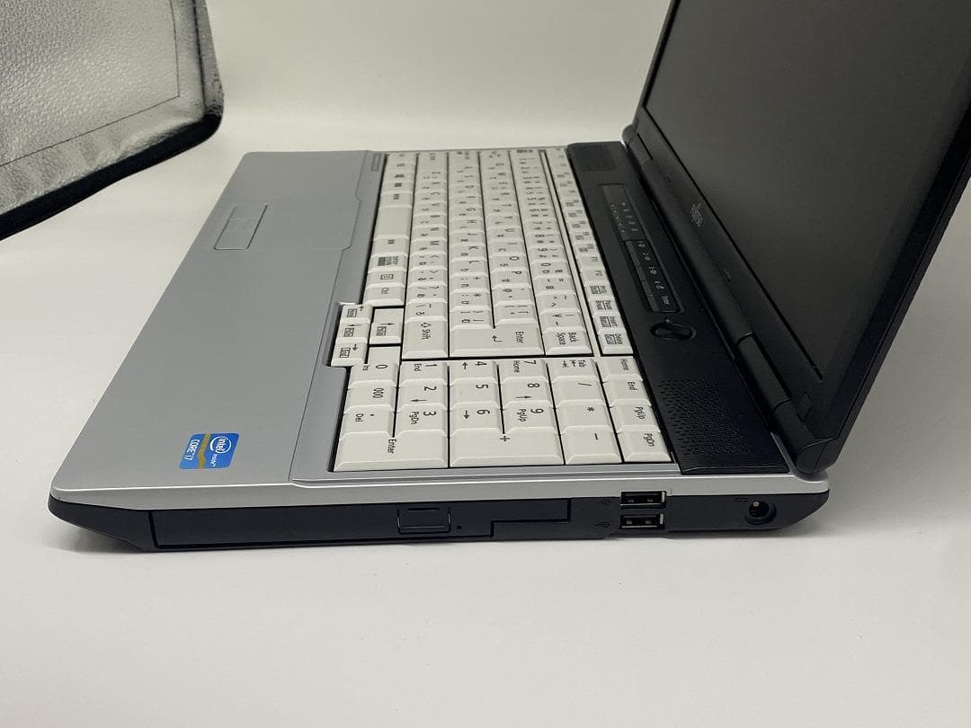 【FUJITSU】爆速Core i7/新品SSD128GBノートパソコン　C3
