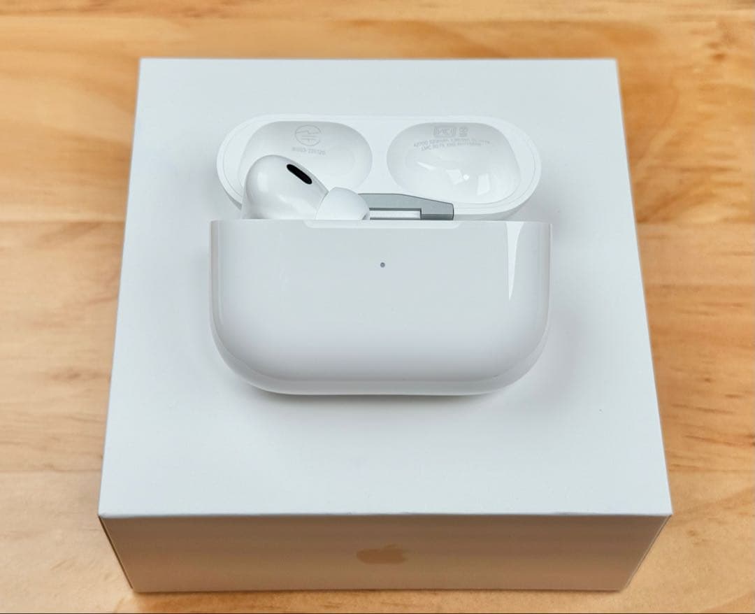 Apple AirPods Pro 2(Lightning) ケース本体＋ 左耳