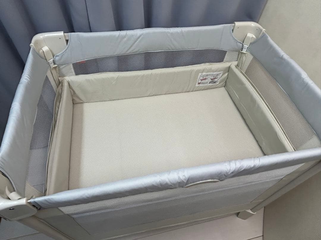 アップリカ　ココネルエアー AB　折りたたみベビーベッド