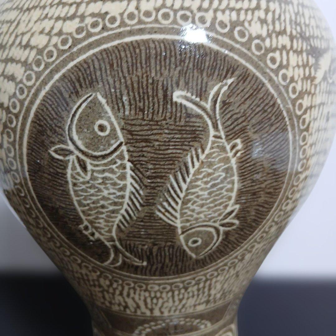 陶器 花瓶 魚と鳥の模様 双魚　象嵌技法　韓国　朝鮮　粉青沙器　梅瓶