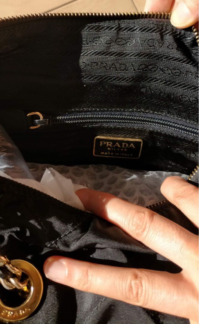 PRADA ブラックナイロンショルダーバッグ