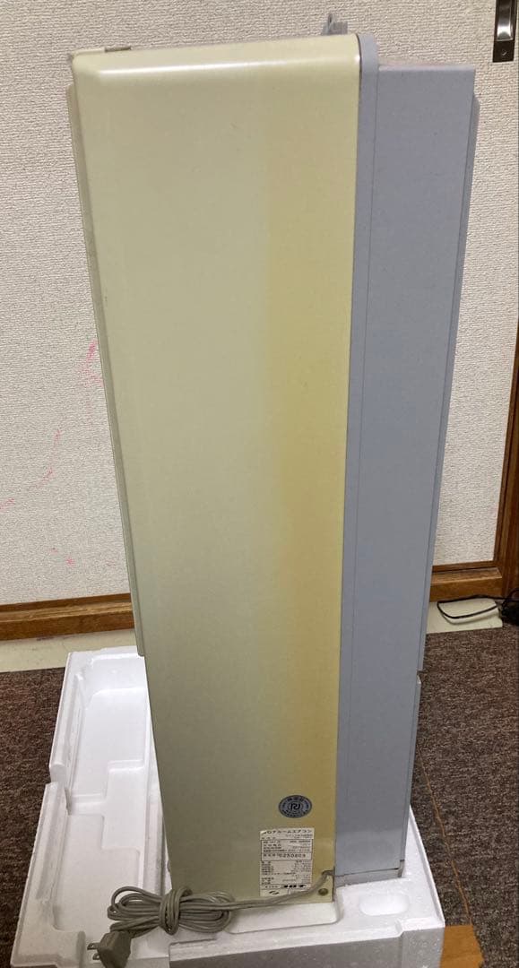 コロナ窓用エアコン ホワイト グレー　リモコン付き