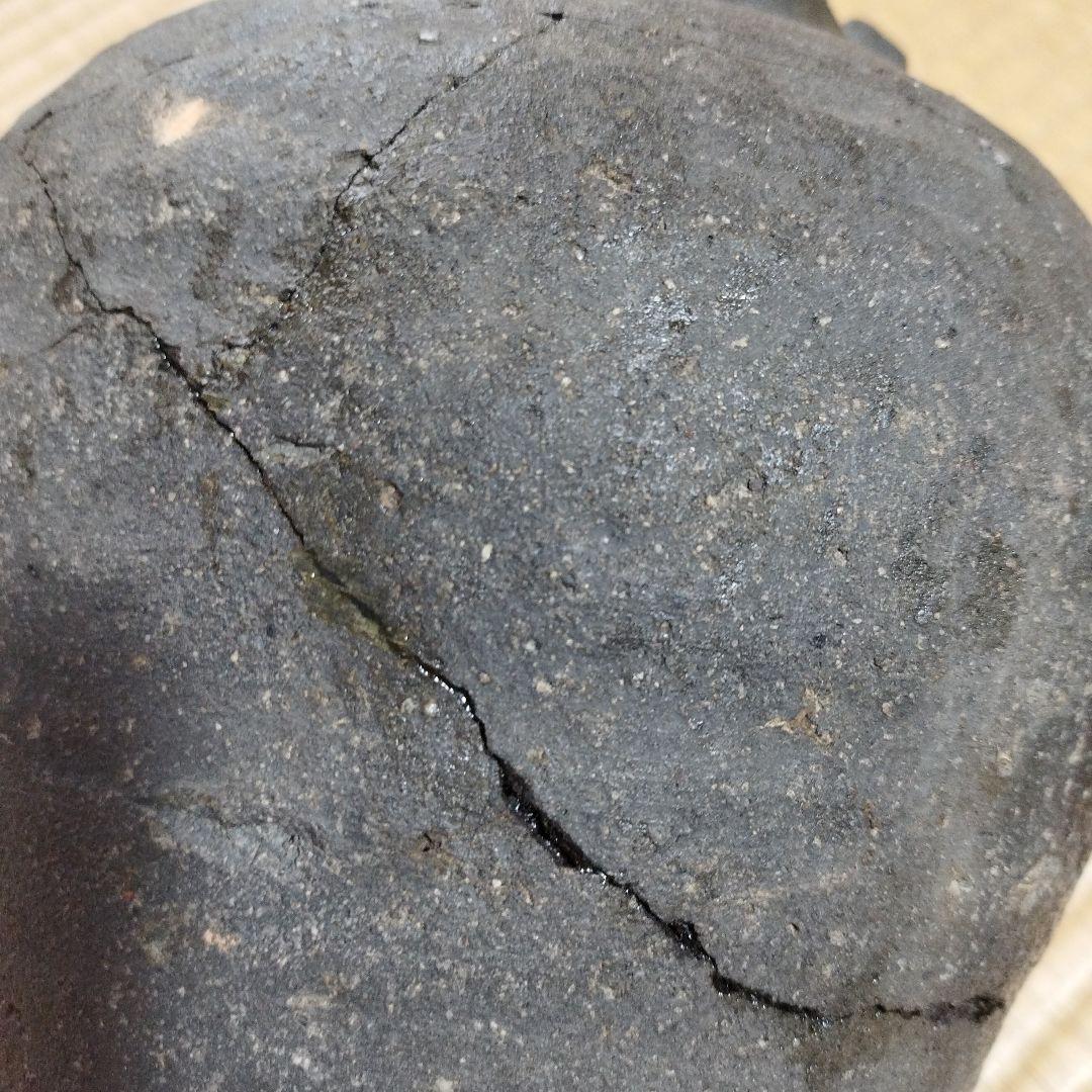 壺（鎌倉時代初期、発掘品）　黒い陶器の壺 約15cm　（破片以外は入手不可能）