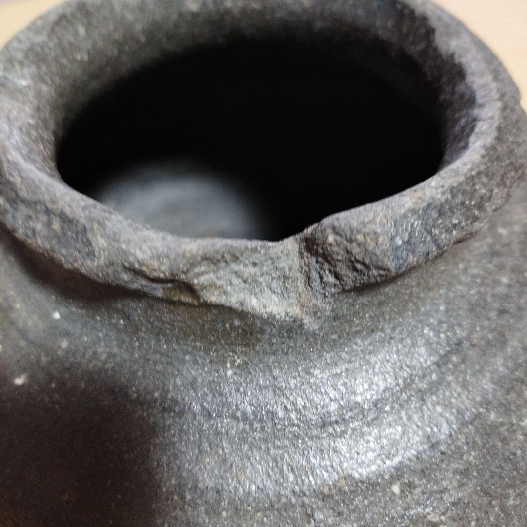 壺（鎌倉時代初期、発掘品）　黒い陶器の壺 約15cm　（破片以外は入手不可能）