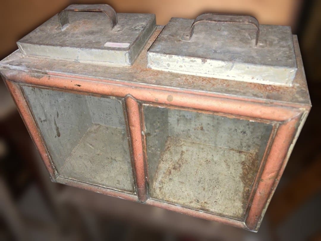 金属製　菓子入れ　ビンテージ　ボックス