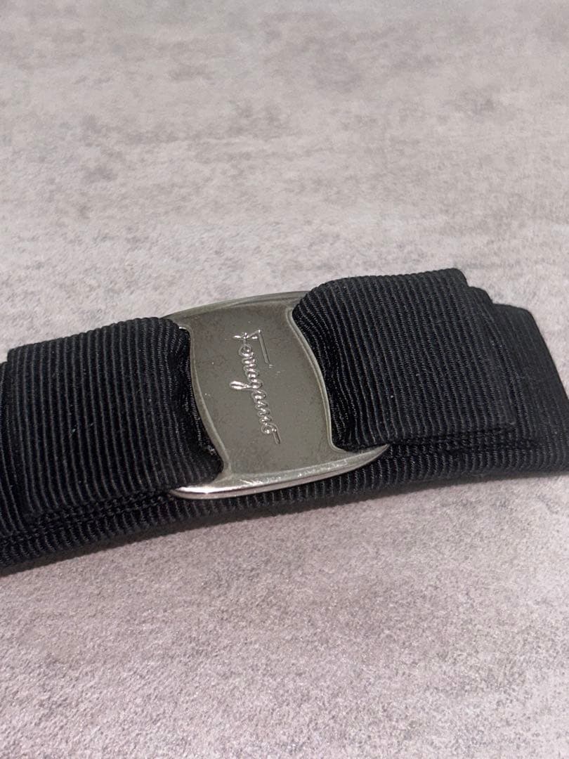 フェラガモ　バレッタ　ブラック×シルバー