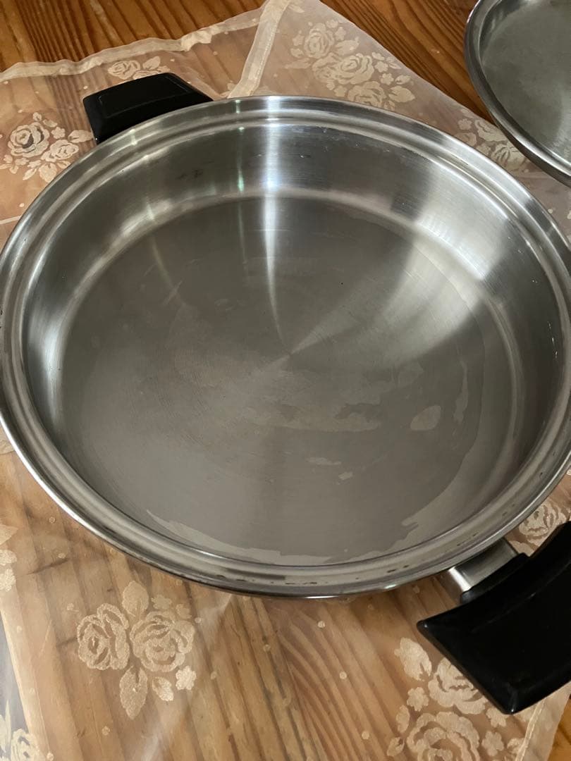 ロイヤルクイーン　ステンレス製 中型 両手鍋 蓋付き