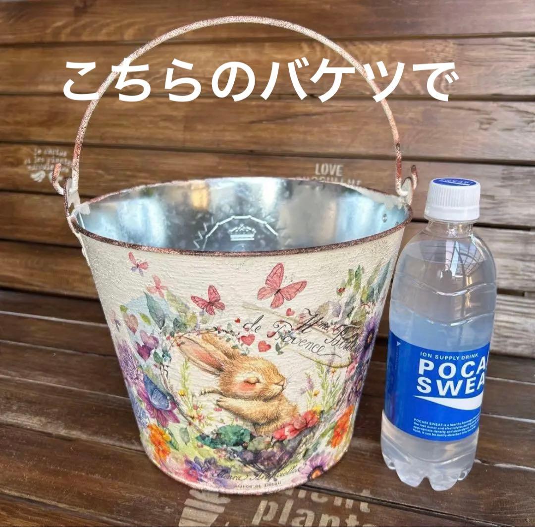 Yoさま専用ですリメイク缶 ハンギングポット たまごを抱いたうさぎさんとローズ