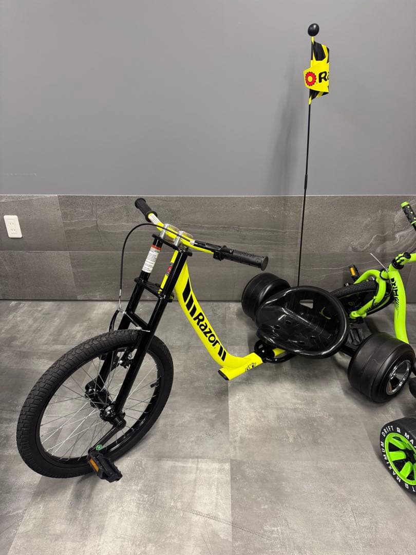 ち*こ様 ドリフトトライク Razor DXT Drift Trike イエロー