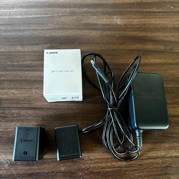 Canon iVIS HF R700 2016年製 付属品多数 予備バッテリー付