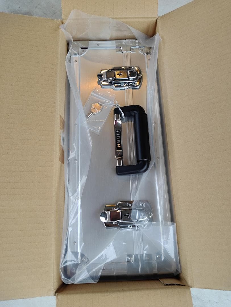 ◆新品◆アルミ 工具箱 ケース シルバー カギ付 & スタンダードフォームキット