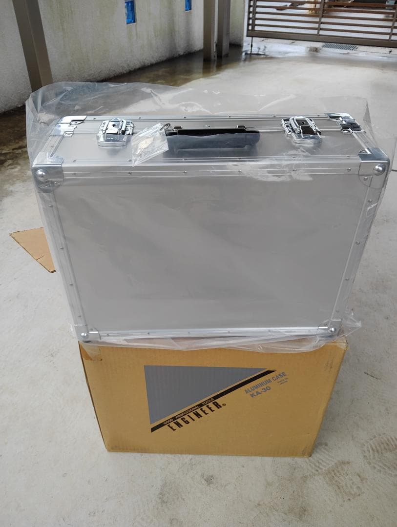 ◆新品◆アルミ 工具箱 ケース シルバー カギ付 & スタンダードフォームキット