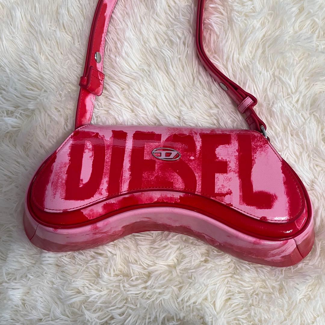 dieselディーゼルIVE(アイヴ)レイ着用ピンク赤レッドワンショルダーバッグ