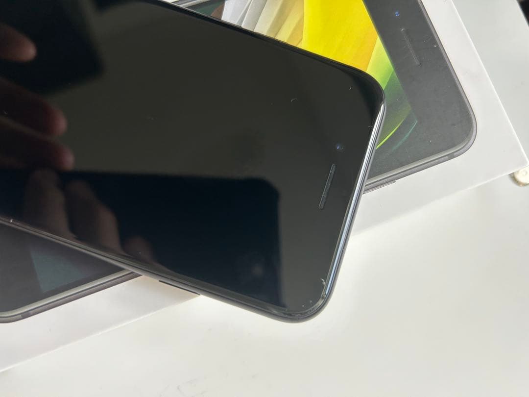 Apple iPhone SE (第2世代) ブラック 本体　64G