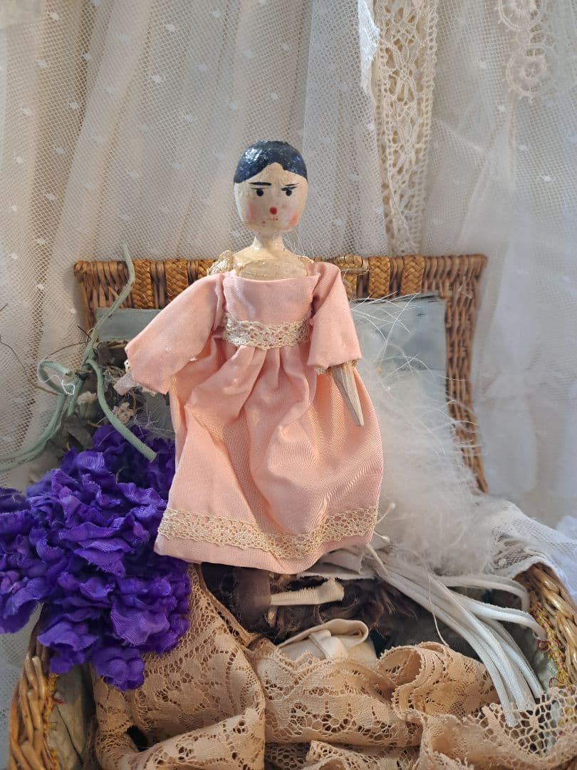 小さめ　ペグドール　座れる　ピンクドレス　　ミニョネット　アンティーク　ほのぼの