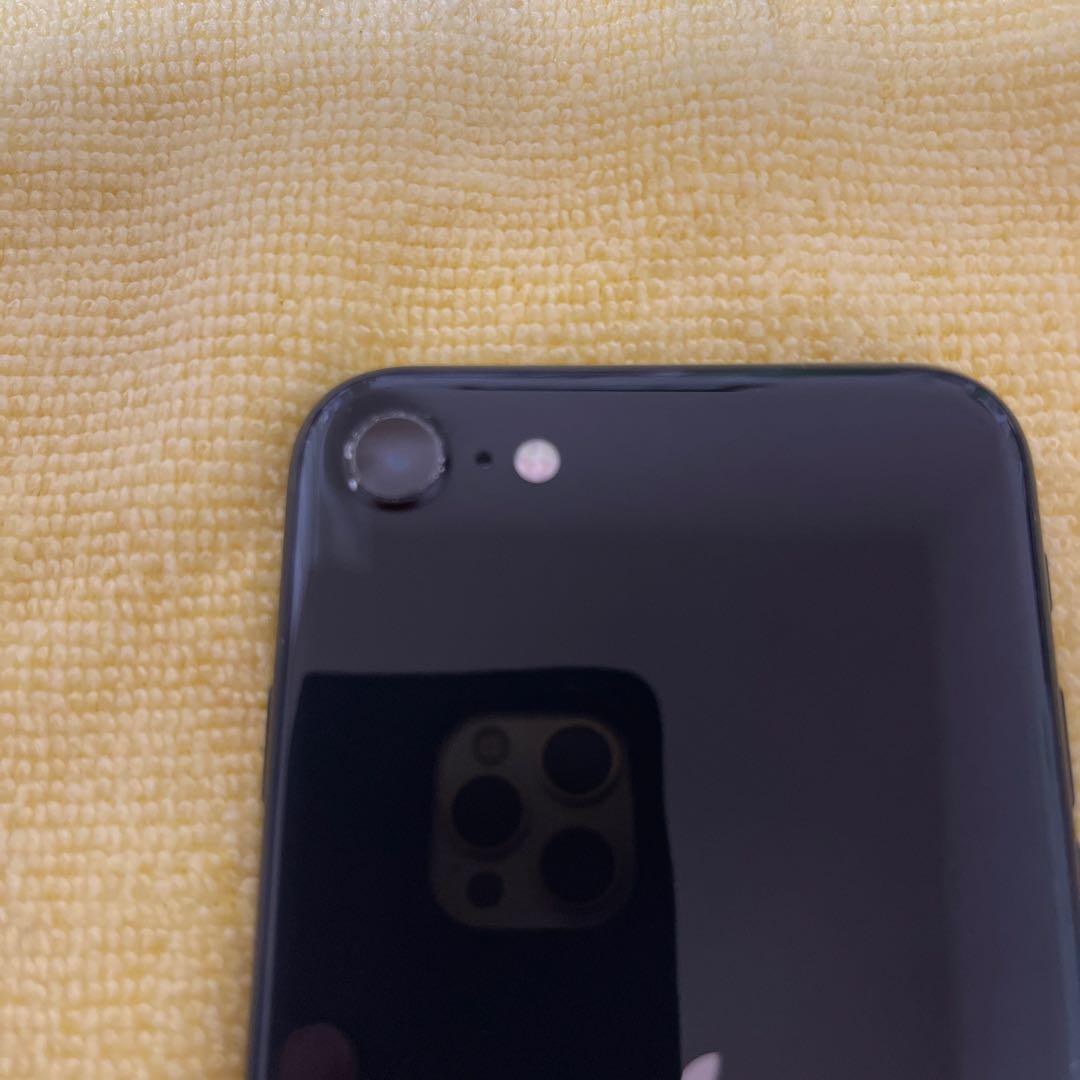 に*い様 iPhone SE (第2世代) 本体 バッテリー最大容量93%