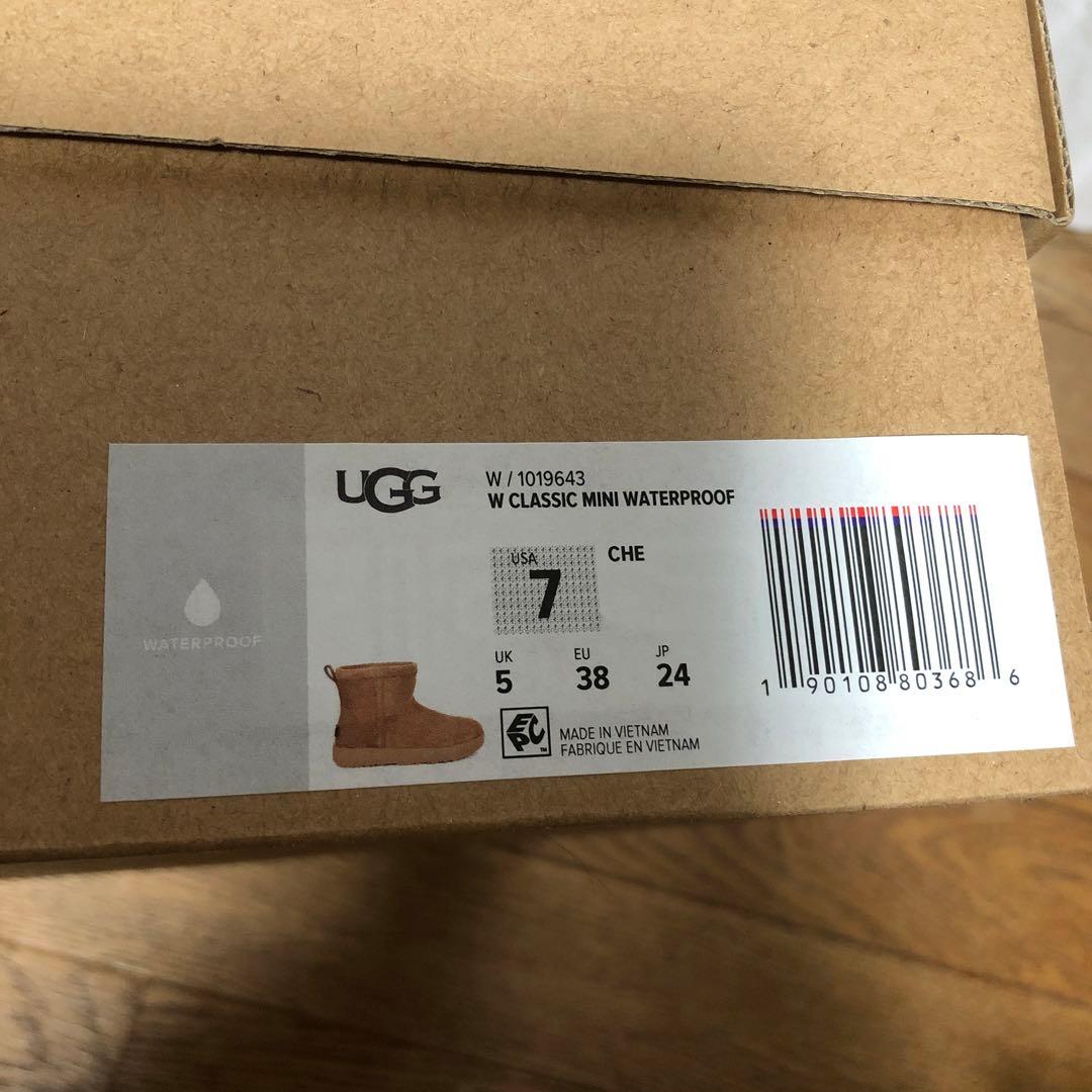 新品　UGG アグ　クラシックミニ　ウォータープルーフ　２４センチ
