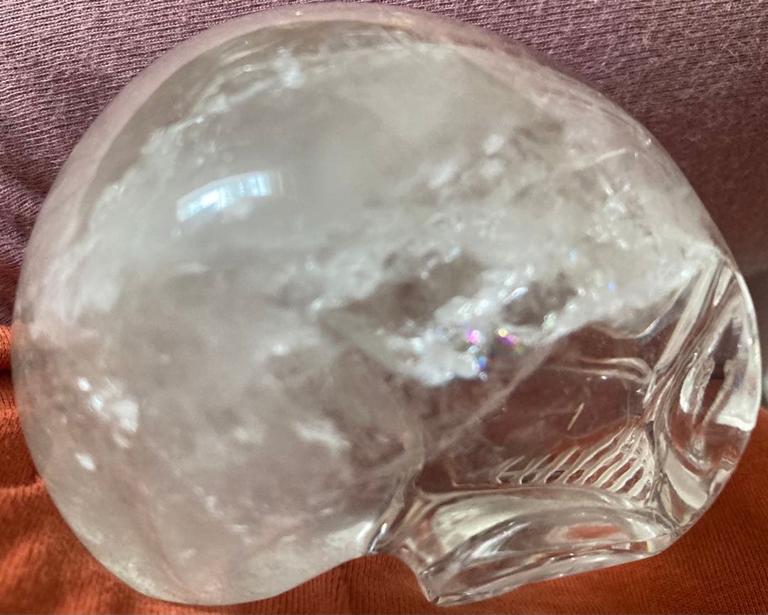 大 天然石 スカル 骸骨 ドクロ 良品 希少 クリスタルスカル 置物 虹有