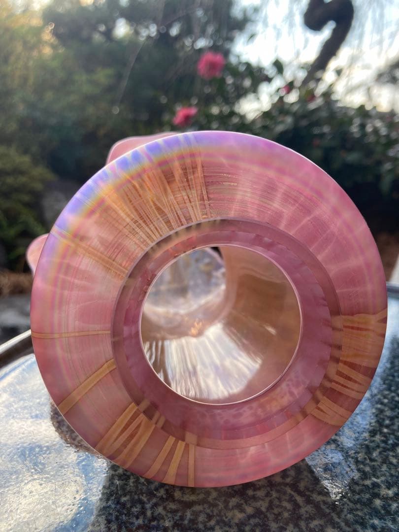 アートガラス ピンク 花瓶 フリルエッジ　乳白色仕上げ