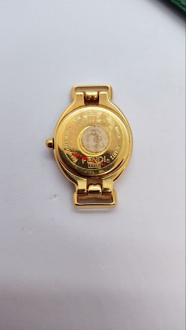 Fendi ゴールド クォーツ時計 ストラップ4本付き