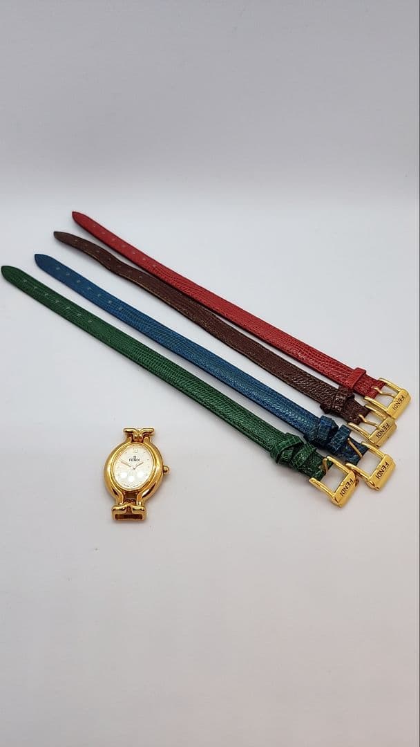 Fendi ゴールド クォーツ時計 ストラップ4本付き