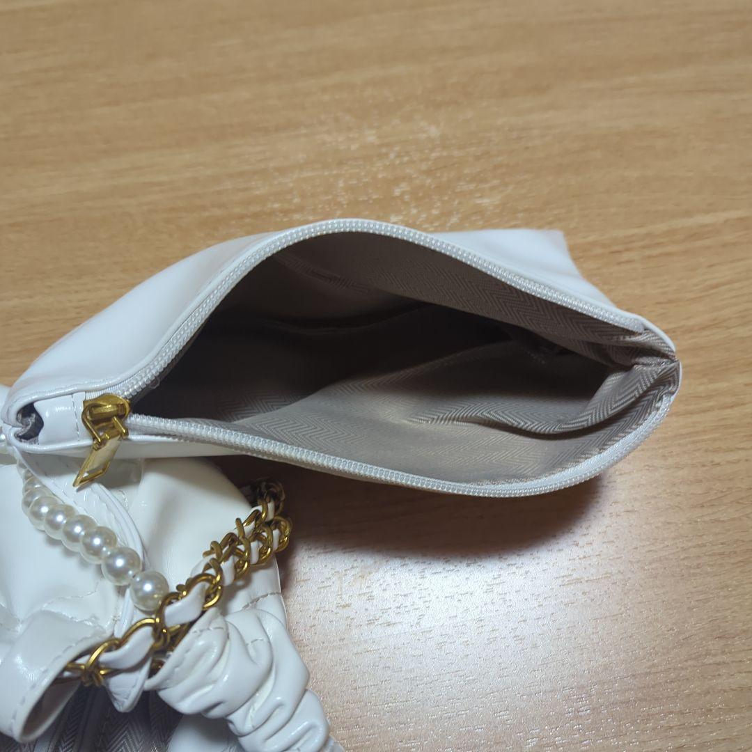 CHANEL ノベルティ　 ホワイト キルティング ショルダーバッグ