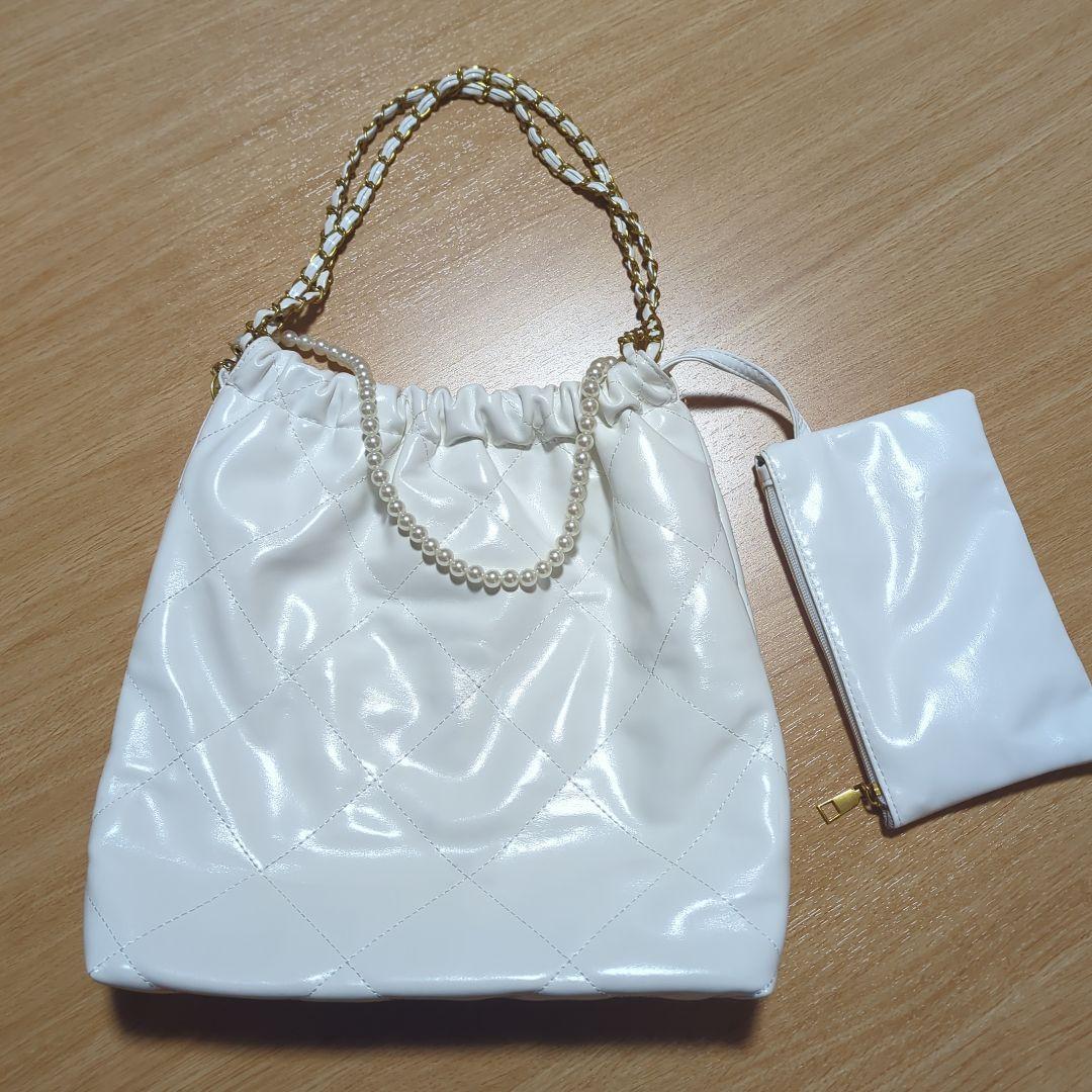 CHANEL ノベルティ　 ホワイト キルティング ショルダーバッグ