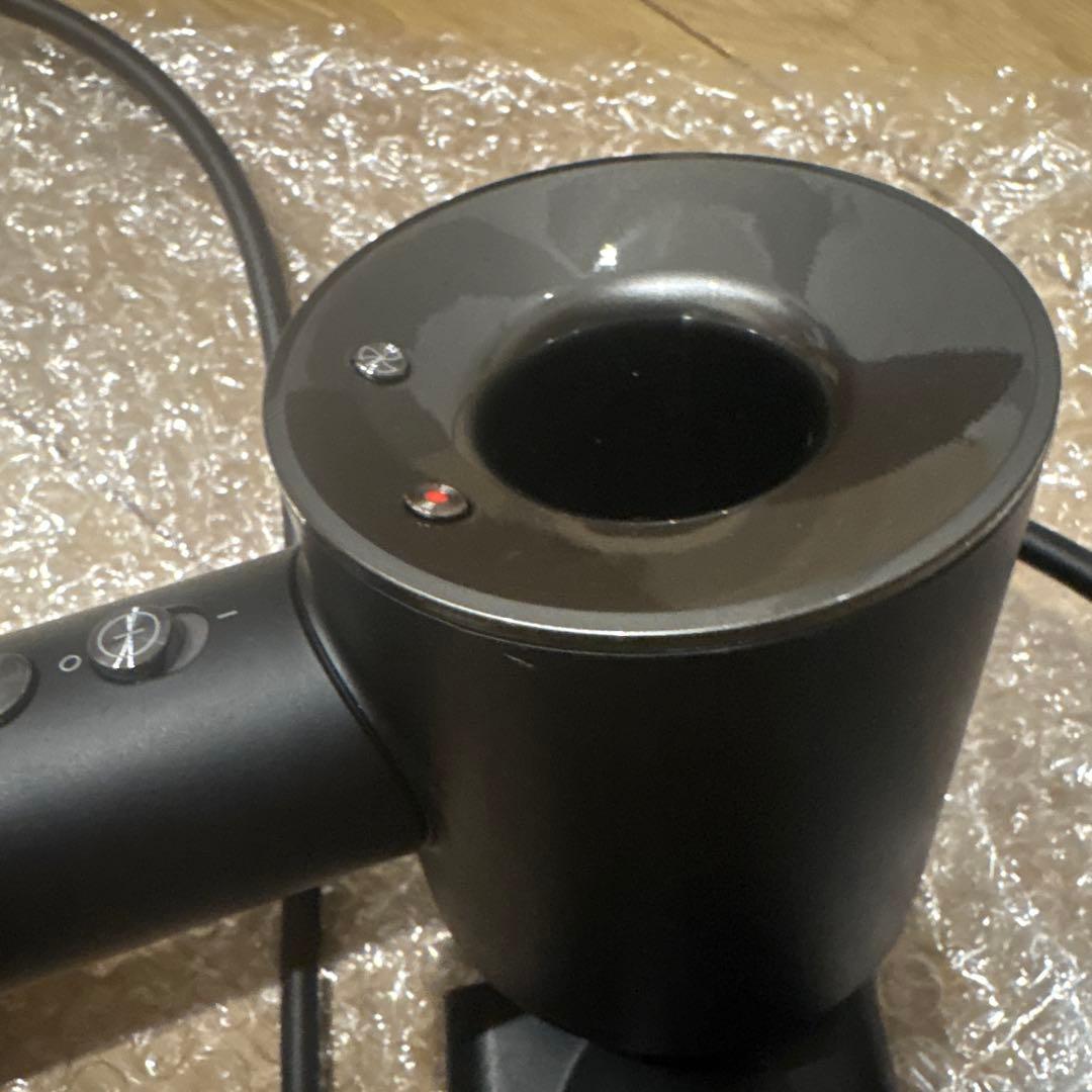 ダイソンドライヤー　ブラック