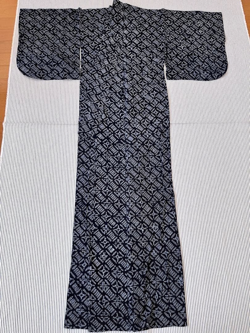 浴衣　有松絞り　一目鹿の子絞り　連続柄　紺