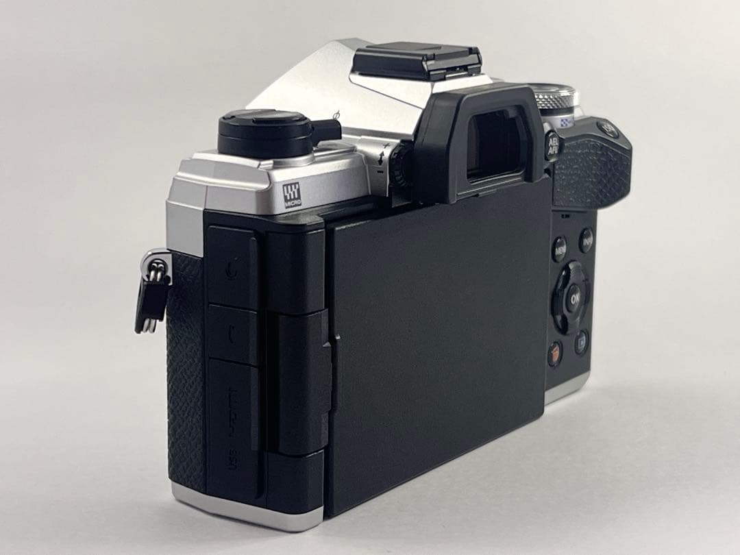 【中古】【美品】OM SYSTEM / オリンパス OM-5ボディ、ガイドブック