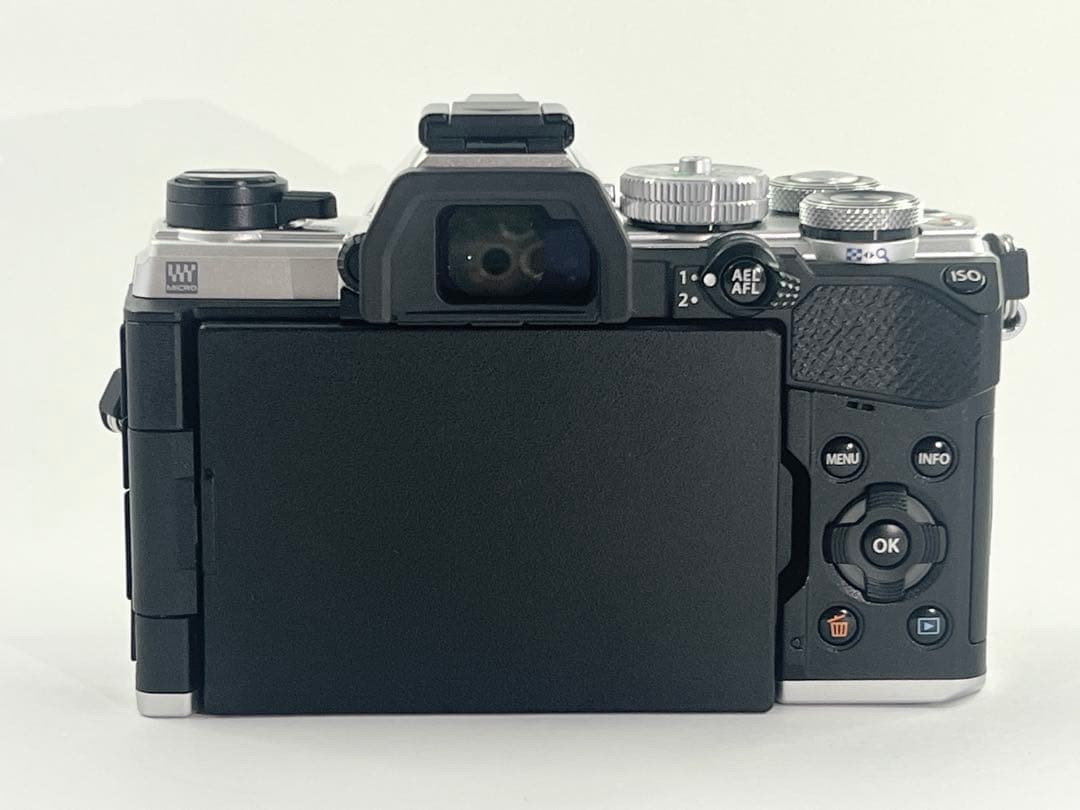 【中古】【美品】OM SYSTEM / オリンパス OM-5ボディ、ガイドブック