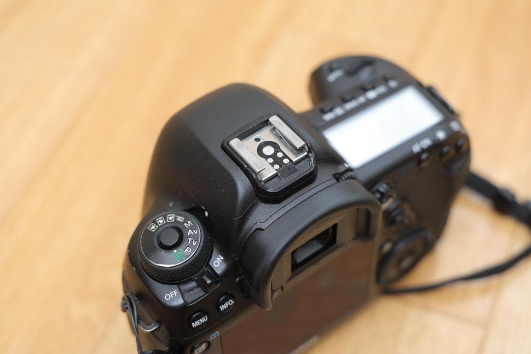 Canon EOS 5D Mark IV 本体と付属品