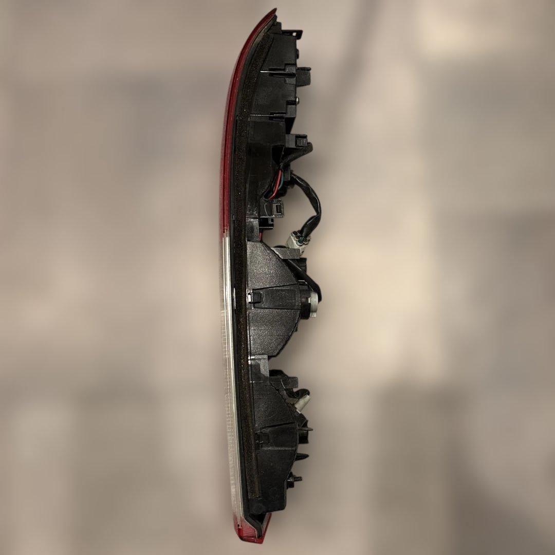 エブリィワゴン　テールランプ　右