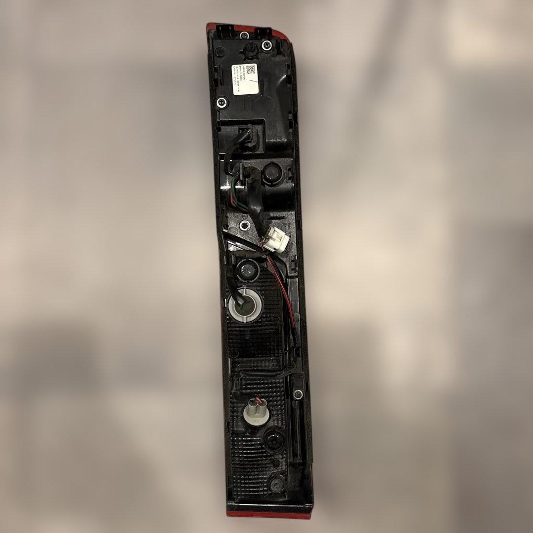 エブリィワゴン　テールランプ　右