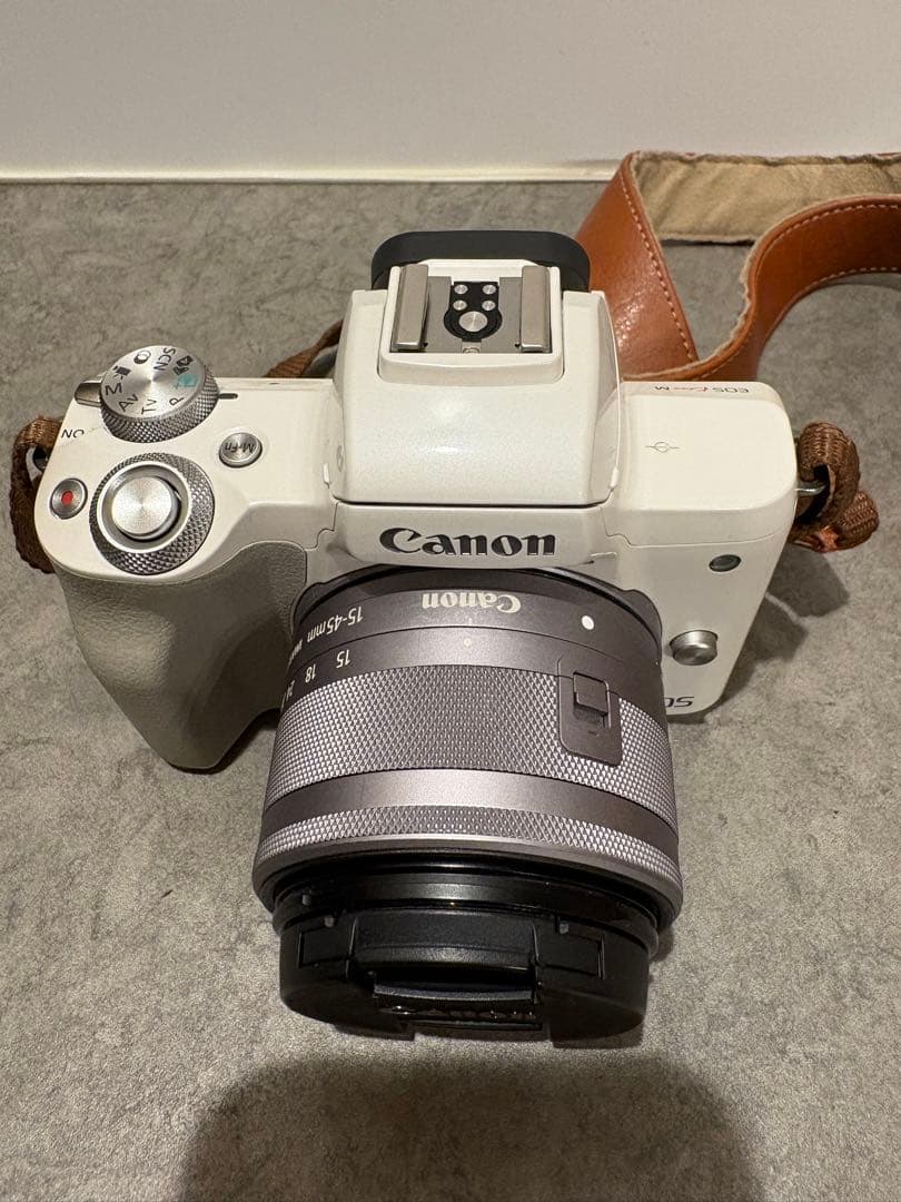 【あきら】Canon EOS Kiss M ホワイト