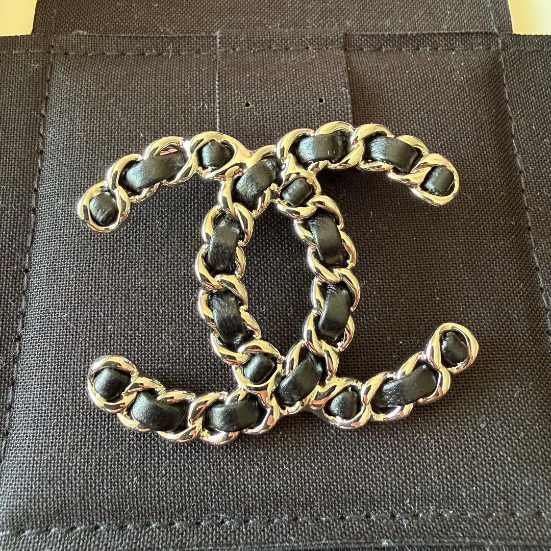 CHANEL 24FW ブローチ　シルバーカラー