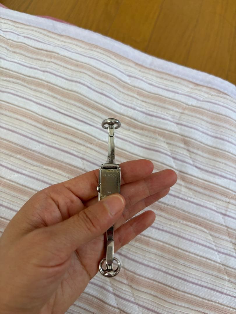 GUCCI レディースウォッチ シルバー