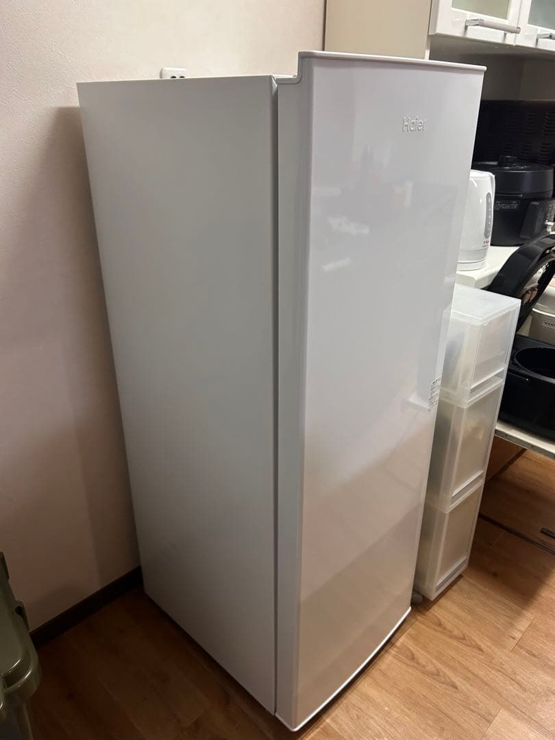 未使用　ハイアール冷凍庫 107L ファン式 JF-UFS11A-Wスリム