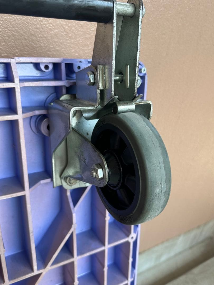 台車(フットブレーキ付き)押していて静かです！300kg