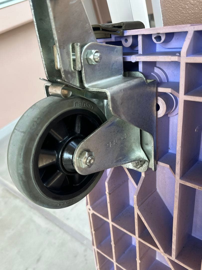 台車(フットブレーキ付き)押していて静かです！300kg