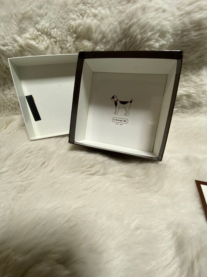 新品未使用品　COACH赤いレザー犬用首輪 Ｌサイズ スタッズ付き