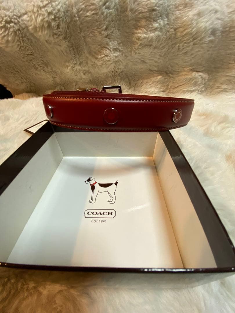 新品未使用品　COACH赤いレザー犬用首輪 Ｌサイズ スタッズ付き