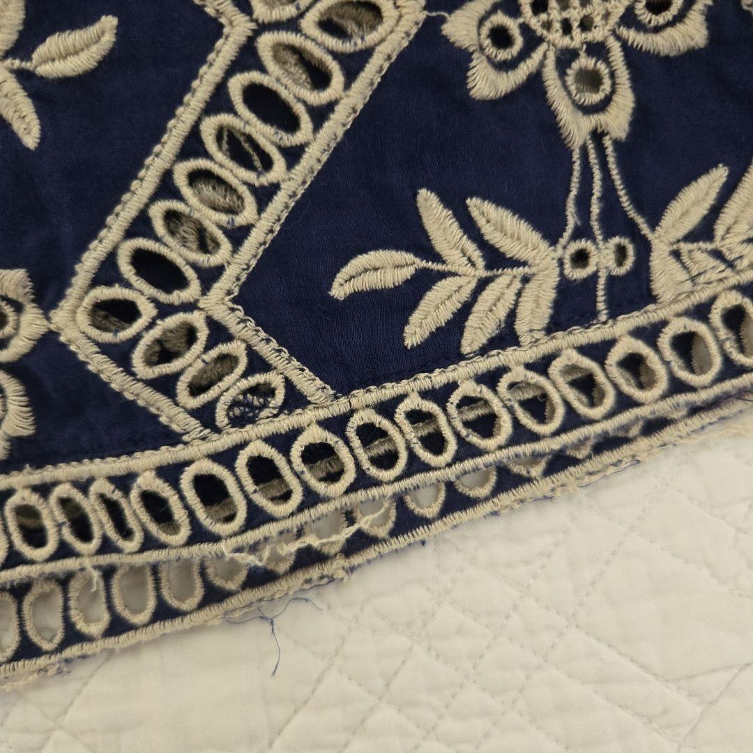 シーニューヨーク 刺繍入りネイビー長袖ブラウス