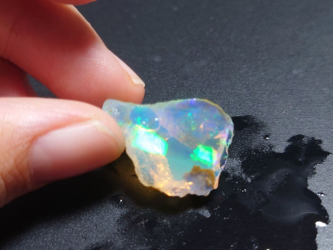 エチオピア　ウェロ産　オパール　鉱物標本　原石　透明　緑　青　チョーク