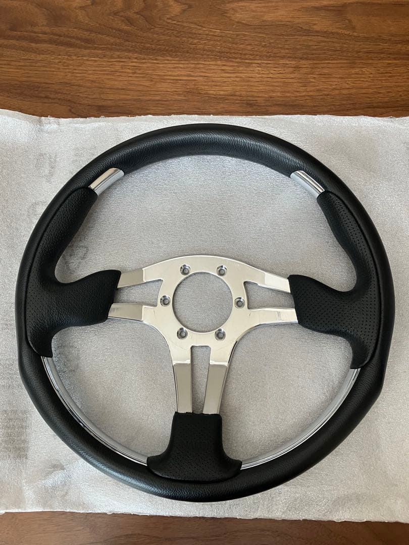 オッサレ番長です。【NARDI（ナルディ）　L（35φ）】