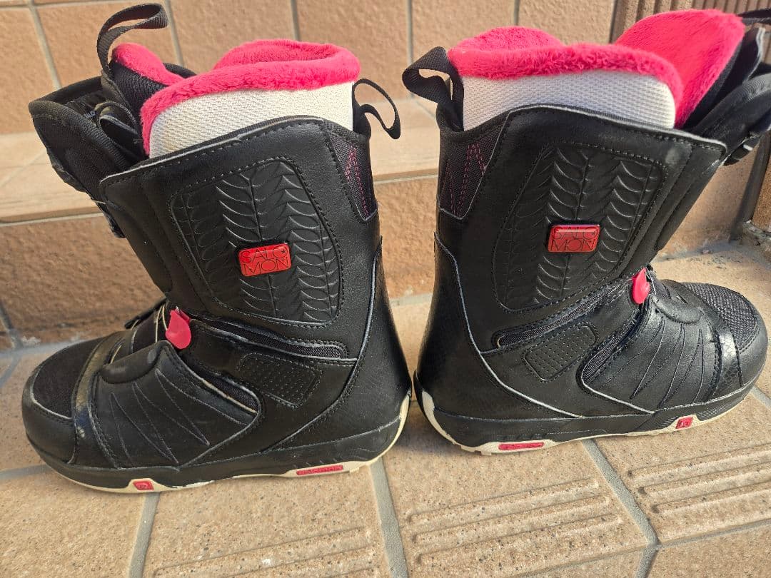 SALOMON 女性用スノーボードブーツ ブラック/ピンク